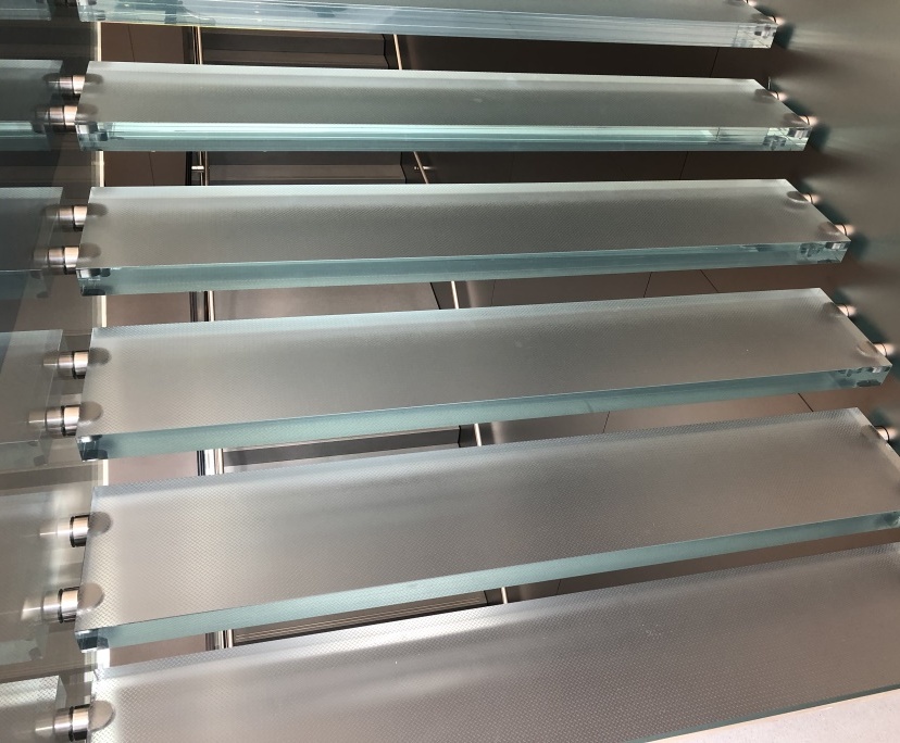 BTG clear tempered anti slip laminated glass stairs