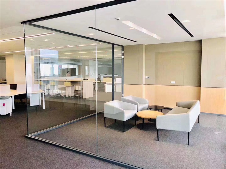 Advantages of glass partition