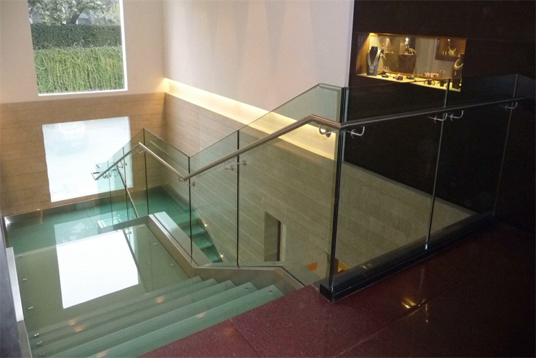 Why Handrails Glass is the Perfect Choice for Your Staircase