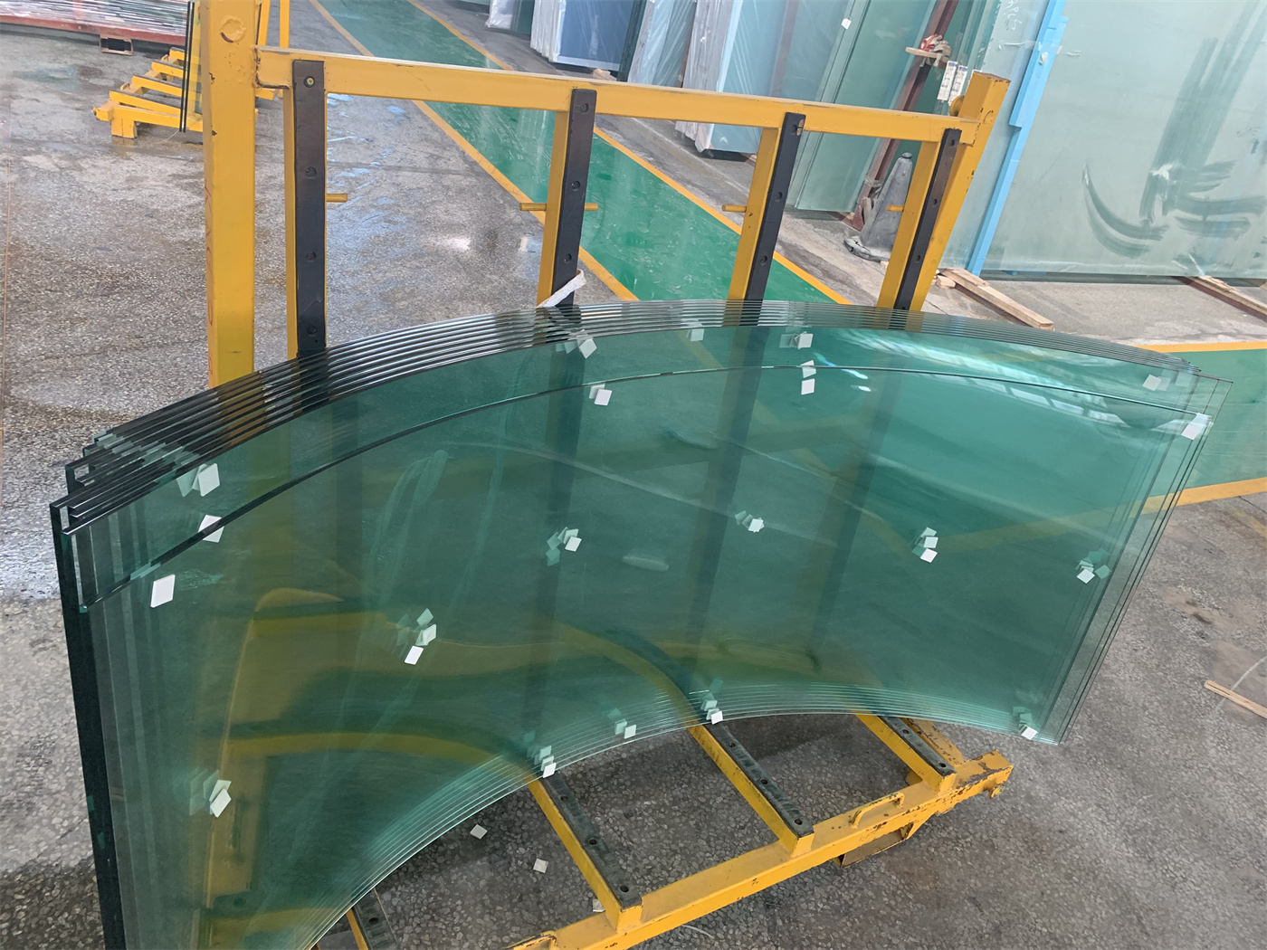 Innovations in Curved Glass Manufacturing: What You Need to Know