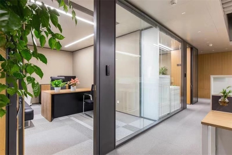 Advantages of glass partition