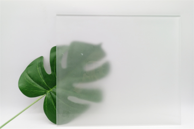 Frosted Glass vs. Clear Glass: Which is the Better Choice for Your Project?